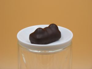 Nougat mit 3 Haselnüssen zartbitter